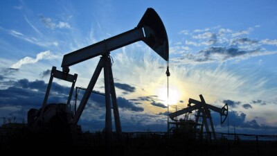 Страны ОПЕК+ договорились снизить уровень добычи нефти