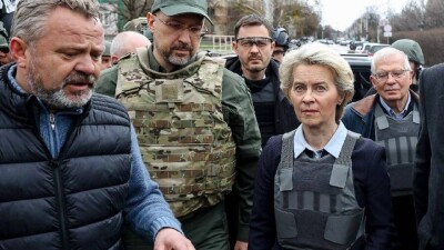 Глава Еврокомиссии и представитель ЕС посетили украинскую Бучу