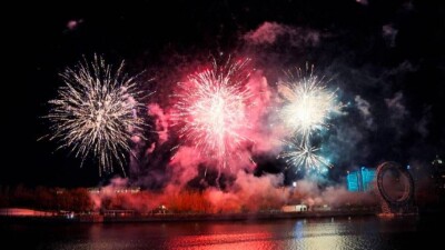 Праздничные салюты прогремели в Астане и Алматы