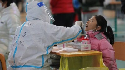 В Китае сообщают о вспышке Covid-19, на карантин закрывают отдельные города