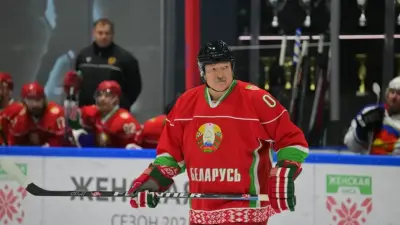 "Бей своих, чтобы чужие боялись": Лукашенко отреагировал на своё падение во время хоккейного матча