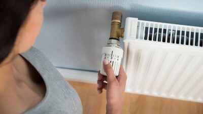 Жители Актау жалуются на холод в квартирах, школах и детсадах. Школьникам решили сократить уроки