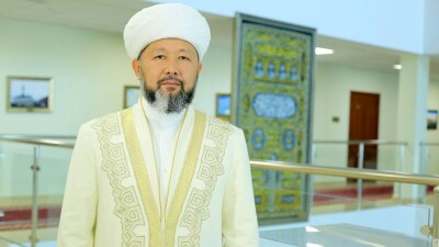 Снизить цены на продукты, отказаться от алкоголя. Верховный муфтий поздравил казахстанцев с началом месяца Рамадан