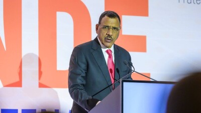 Президентская гвардия Нигера заблокировала главу государства в собственном дворце