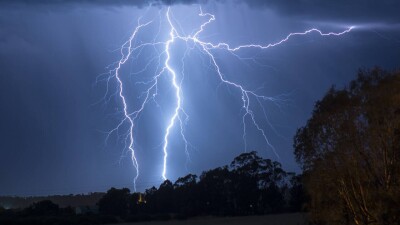 Прогноз погоды на 24 мая: пыльная буря, гроза и град ожидаются в некоторых регионах Казахстана