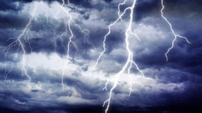 Прогноз погоды на 23 апреля: дождь, гроза и шквал ожидаются на юге и местами на западе страны