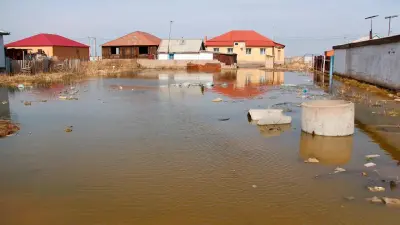 Ливень в Алматы: жилые дома затопило в микрорайоне Коккайнар, две семьи остаются в гостинице
