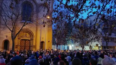На акцию протеста против жестокого обращения с детьми в госучреждениях вышли жители Венгрии