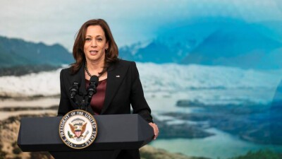 Джо Байден временно передаст полномочия вице-президенту Камале Харрис