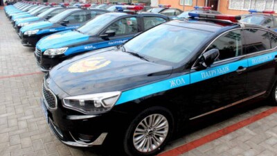 В Шымкенте полицейским выдали новые машины вместо повреждённых в беспорядках