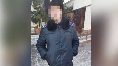 Грузчика из Петропавловска оштрафовали за то, что пошёл на свидание в полицейской форме
