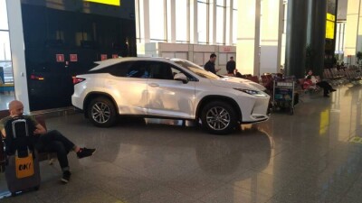 В аэропорту Нур-Султана объяснили, зачем Lexus заехал в терминал