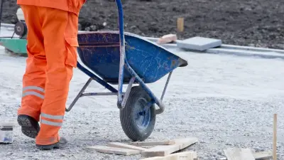 К общественным работам приговорили жителя Шымкента за сталкинг