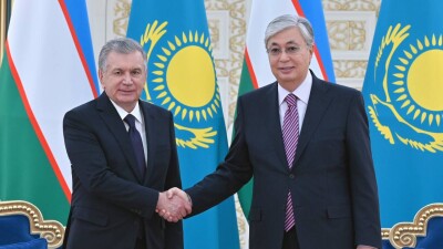 Токаев провёл встречу с Мирзиёевым