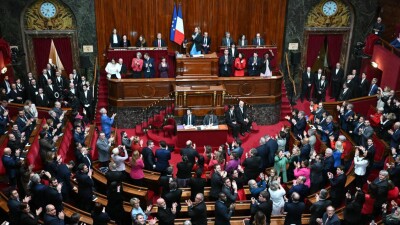 Франция первой в мире закрепила в Конституции право женщин на аборт