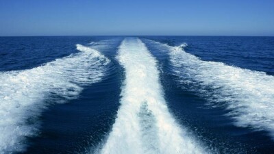 В Японии пропало судно с туристами, подававшее сигнал о бедствии