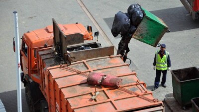 В Актау отменили тариф на вывоз мусора, полигон отказался принимать ТБО