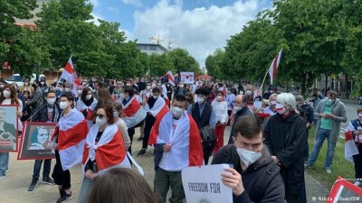 В городах Европы прошли пикеты. Путина призвали прекратить поддерживать режим Лукашенко