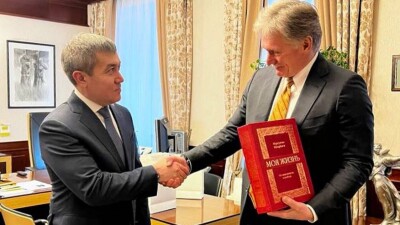 Назарбаев передал Путину свою книгу "Моя жизнь. От зависимости к свободе" с личной подписью