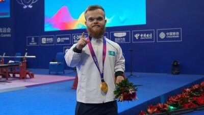 Казахстанец Давид Дегтярёв завоевал золотую медаль Паралимпийских игр-2024 в Париже