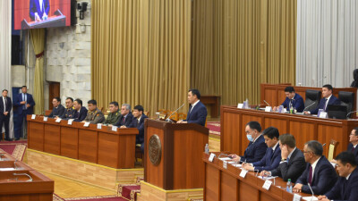 Жапаров назначил членов правительства и заявил, что руководство Кыргызстана ждут тяжёлые испытания