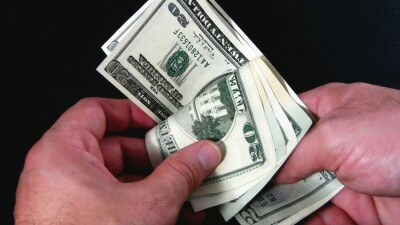 Байден заявил о возможном дефолте в США и угрозе статусу доллара