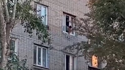 Отец пытался сбросить новорождённую дочь из окна пятого этажа в Петропавловске