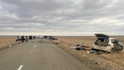 Пять человек погибли в аварии на трассе в Атырауской области