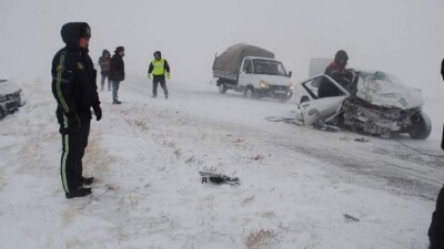 Пять автомобилей столкнулись на трассе Аркалык – Торгай. Один человек погиб, девять пострадали