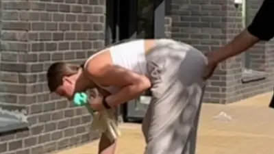 Совершил неподобающее действие в отношении девушки: пять суток ареста получил отец шестерых детей в Астане