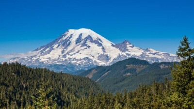 При сходе снега на горе Белуха в ВКО погибли два альпиниста