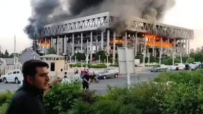 Израиль нанёс ракетный удар по штаб-квартире иранского телевидения. Момент взрыва попал в прямой эфир