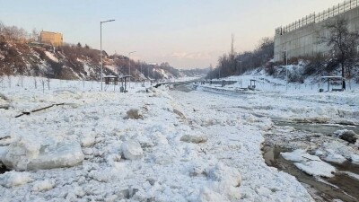 В Алматы на реках начался шугоход. Жителей просят не находиться вблизи русел