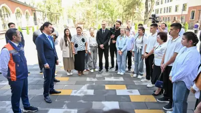 Школу-интернат "Жанұя" и детдом в "Баганашыле" посетил аким Алматы
