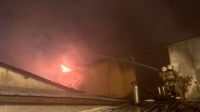 Склад с хозтоварами тушат в селе Бесагаш Алматинской области