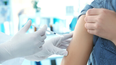 Компания Moderna заявила о 100% эффективности вакцины для подростков