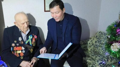 Единственного ветерана ВОВ, оставшегося в живых в Актюбинской области, поздравили со 100-летием
