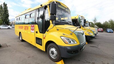 100 школьных автобусов в Алматы готовы к новому учебному году. Возить детей будут бесплатно