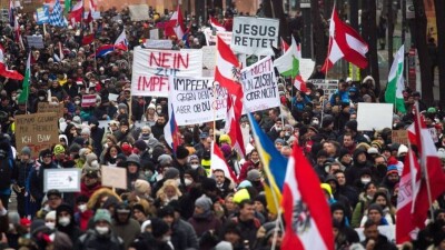 Более 40 тысяч человек протестуют в Вене против коронавирусных ограничений