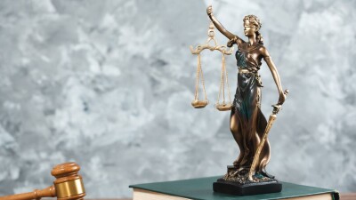 Судью поймали с поличным при получении взятки в Атырауской области