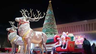 Главную ёлку зажгли на площади Абая в Алматы