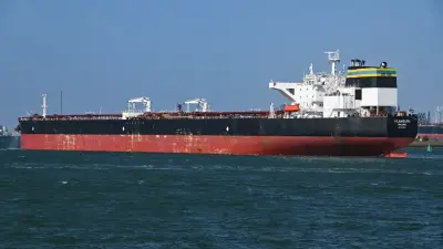 Танкер с 1 млн баррелей нефти взорвался у берегов Ливии