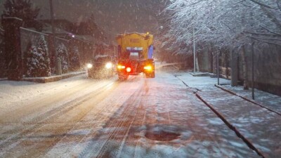 В Алматы выпало 8 см снега. Ночью на улицах будут работать более 500 единиц спецтехники