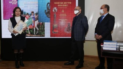 В Алматы наградили сотрудников Центрального госмузея, давших отпор террористам