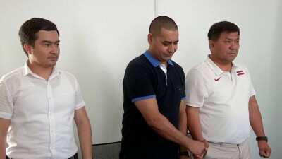 Хозяина пиццерии, где от удара током умерла школьница, освободили из зала суда в Шымкенте