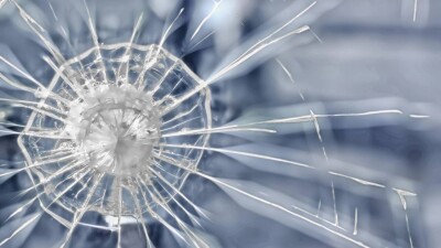 Полиция в Шымкенте ищет хулиганов, забрасывающих камнями автобусы