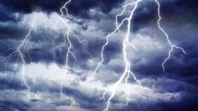 Ударом молнии убило двух пограничников в Азербайджане