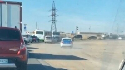 В Мангистау оштрафовали полицейского, проехавшего на служебной машине по обочине