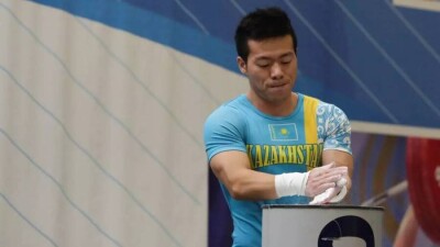 Казахстанский штангист завоевал титул чемпиона мира