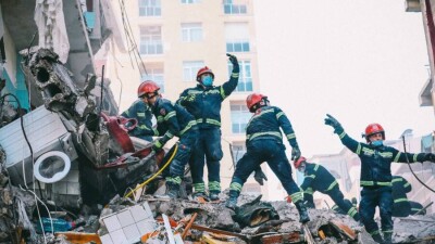 Поисковую операцию в разрушенном доме в Батуми приостановили